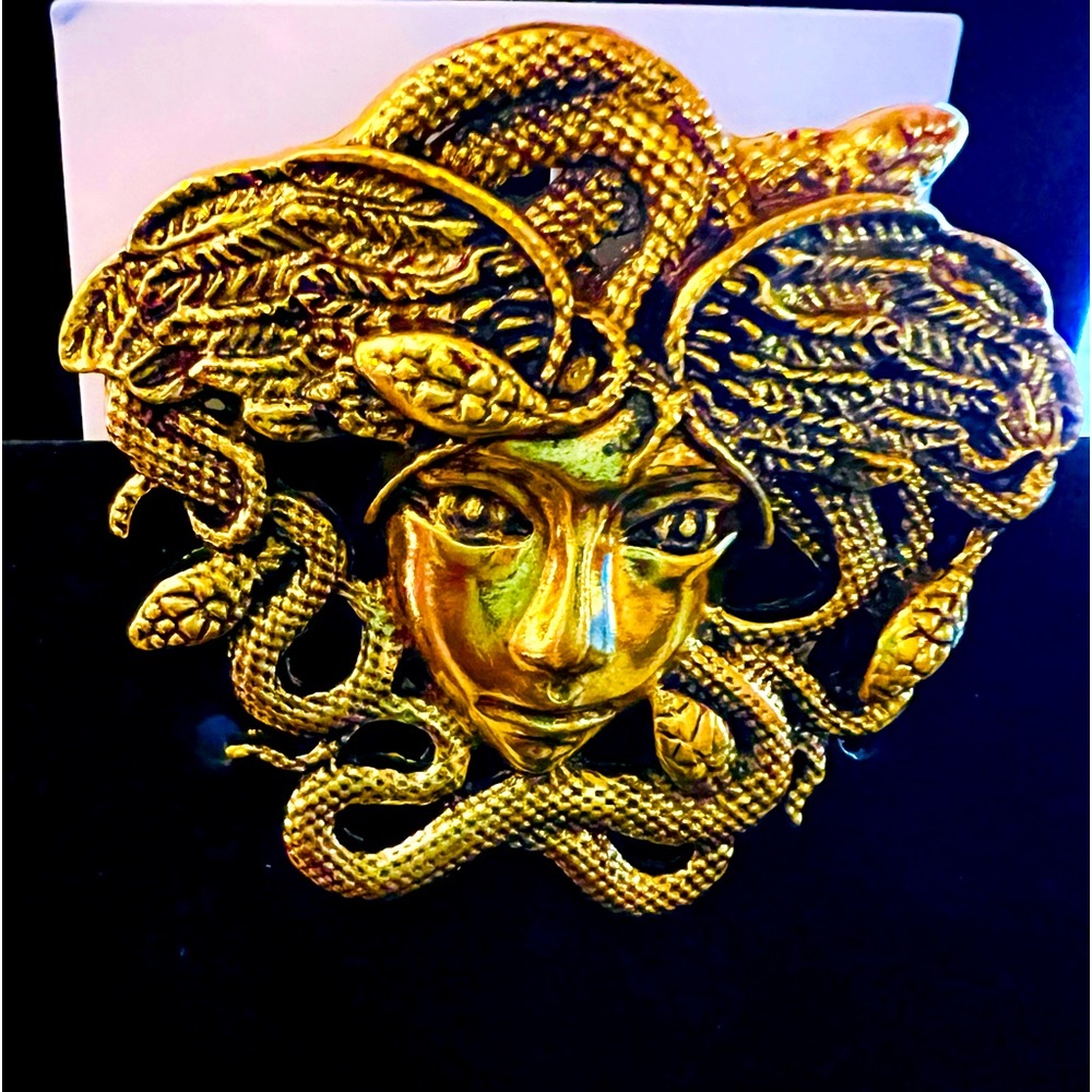 Oversized brooch